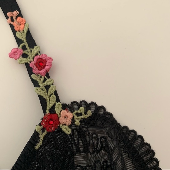 Lise Charmel Floral Lace Bra - Picture 3 of 10